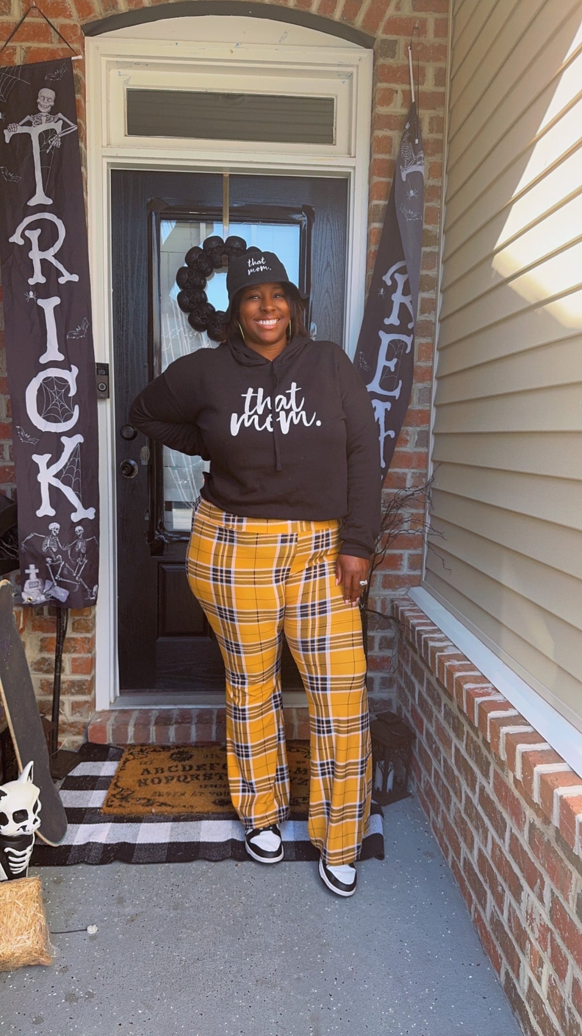 That Mom. Crop Hoodie